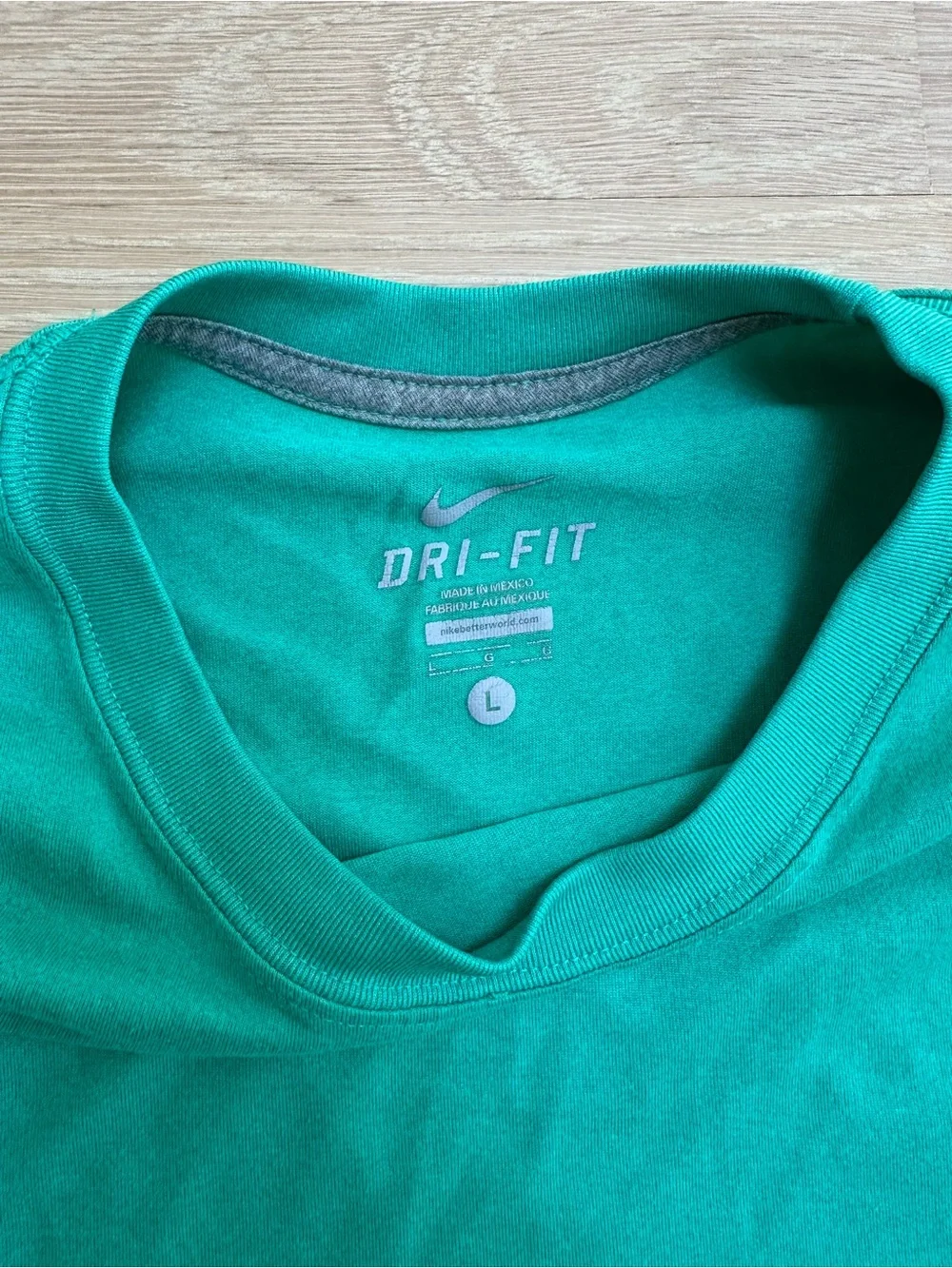 NIKE - MEN'S SHORT SLEEVE TOP - SIZE LARGE